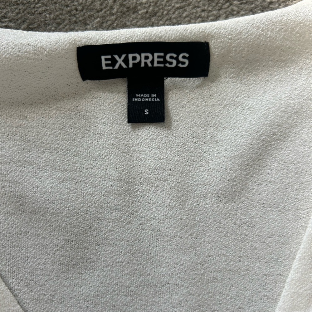 Express Ivory Ruched Short Sleeve Top - Picture 3 of 5